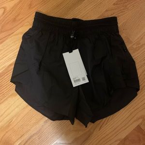 New Lululemon Step Out Short size 6